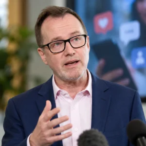 David Shoebridge speaking about social media policy